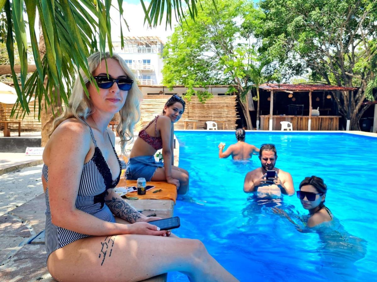 The All Inclusive Hostel - Food, Drinks And Transportation To The Beach And Cenotes Тулум Экстерьер фото